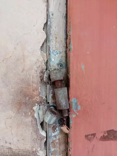 תיקון מנעול בדלת כניסה לפני